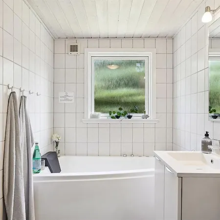 Anelisa - 1-2km From The Sea By Interhome